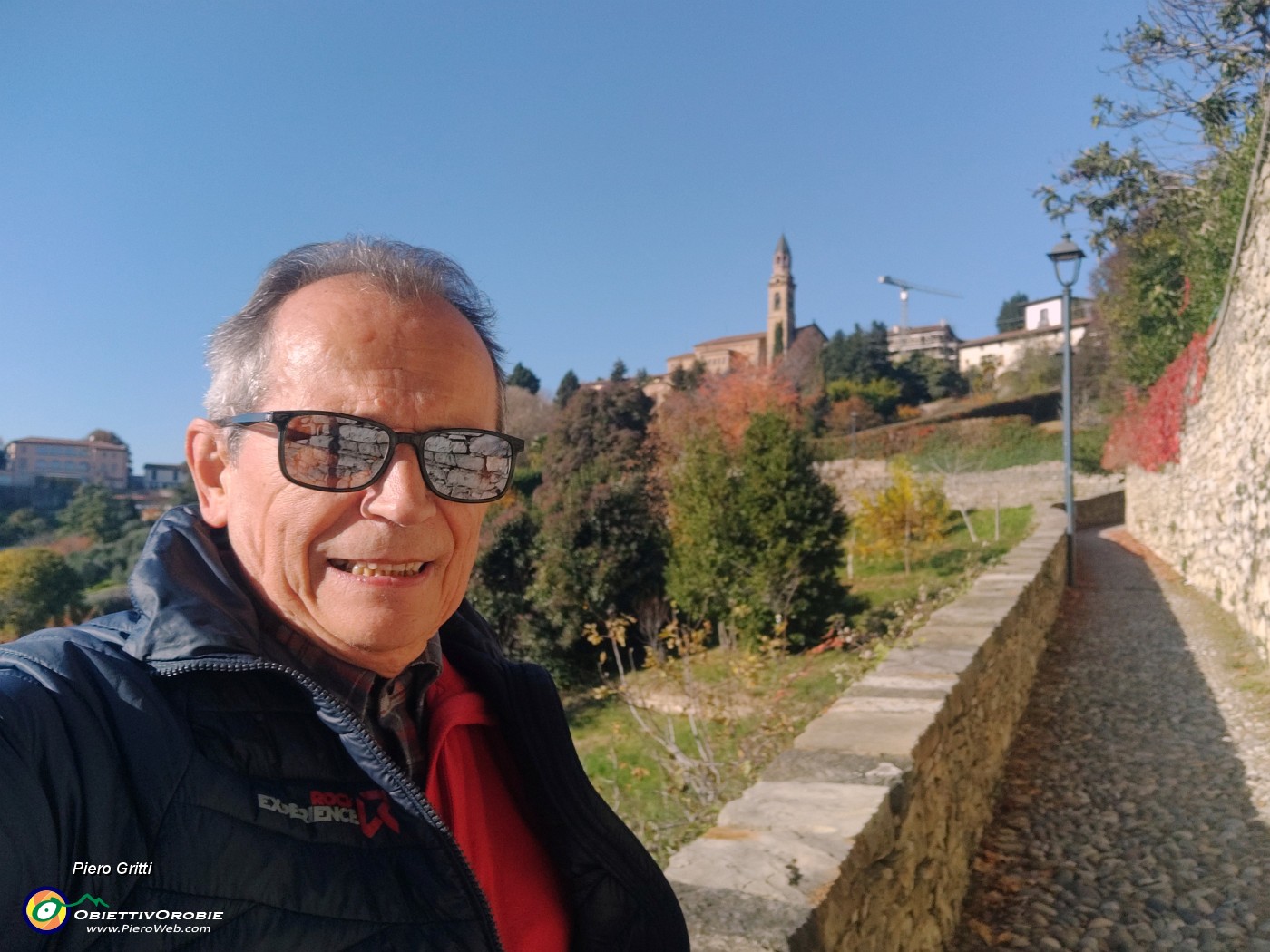 01 Sulla 'Salita dello Scorlazzino' con vista sul Tempio dei Caduti di Sudorno.jpg